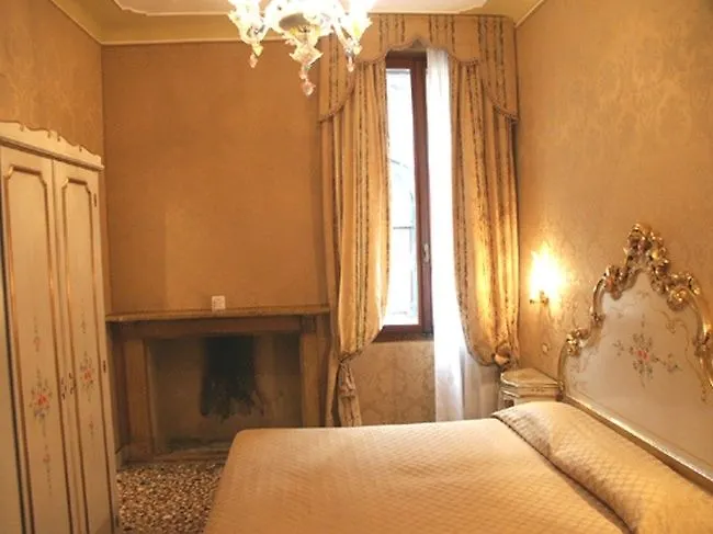 *** Hotel Locanda Ovidius Venice Italy