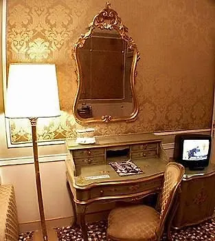 *** Hotel Locanda Ovidius Venice Italy